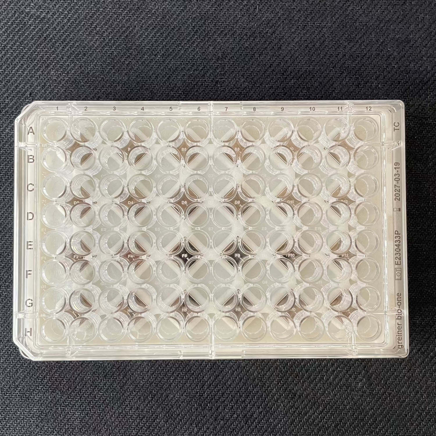 Magnetic separation rack with a microwell plate