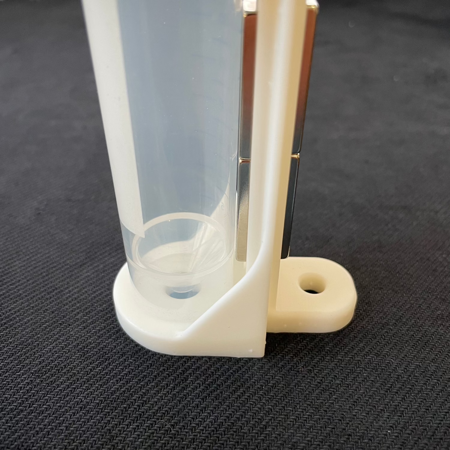 The magnets can be moved down to be compatible with low elution volumes