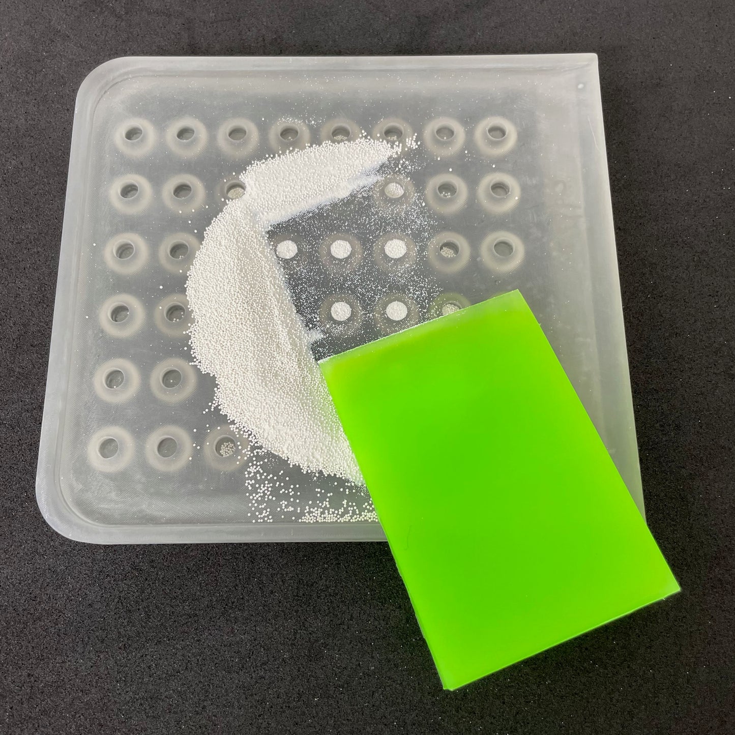 Pico, der anpassbare Pulverspender für 48 2-ml-Gefäße