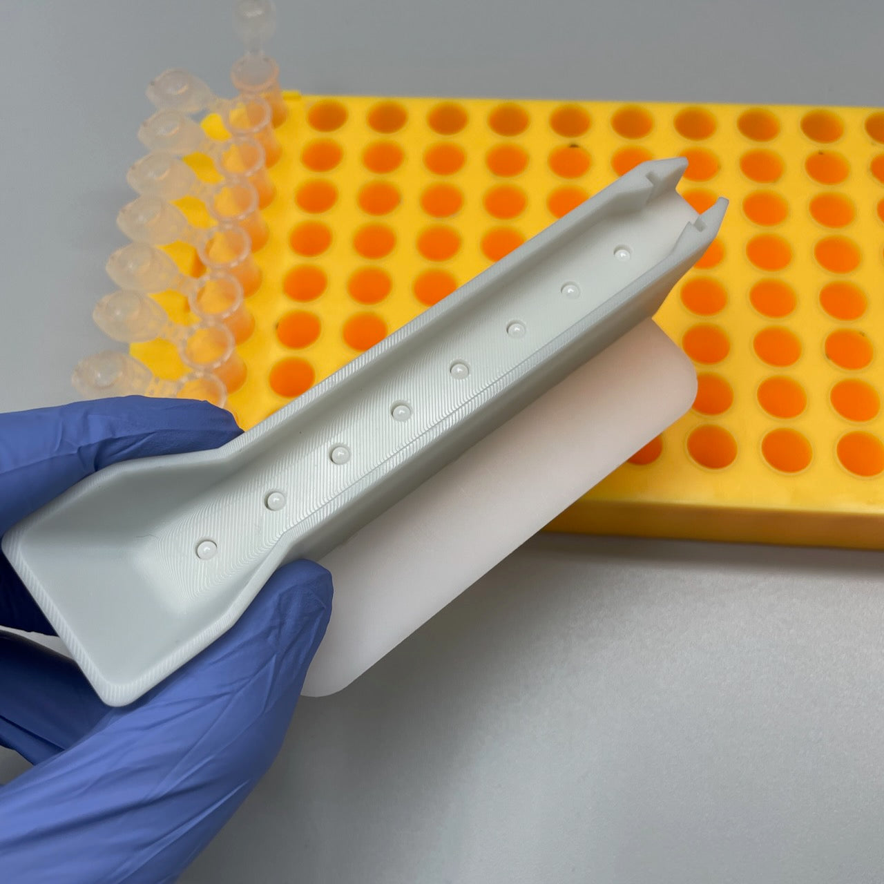 Asa, the Customizable 8-Well Bead Dispenser for Tubes