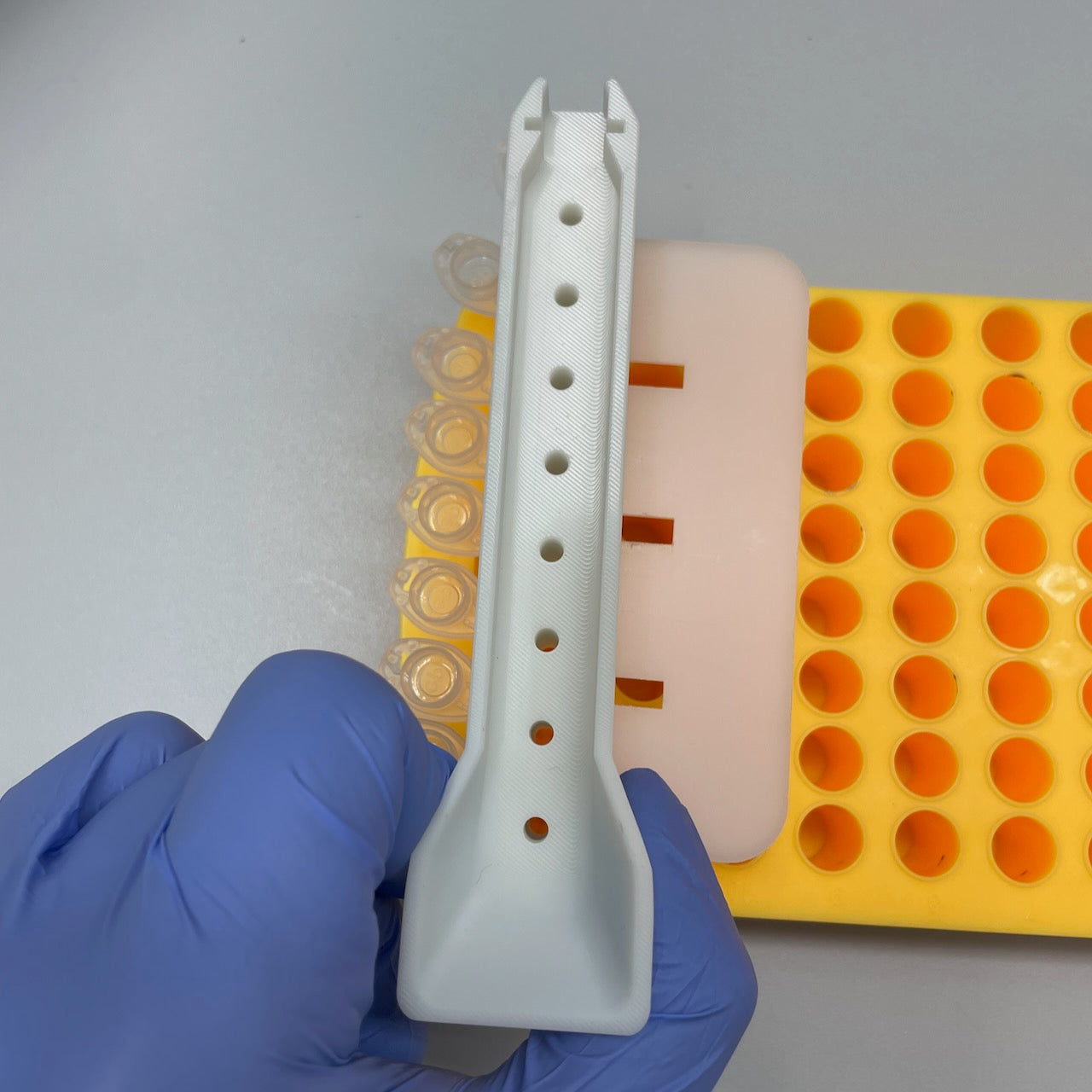 Asa, the Customizable 8-Well Bead Dispenser for Tubes