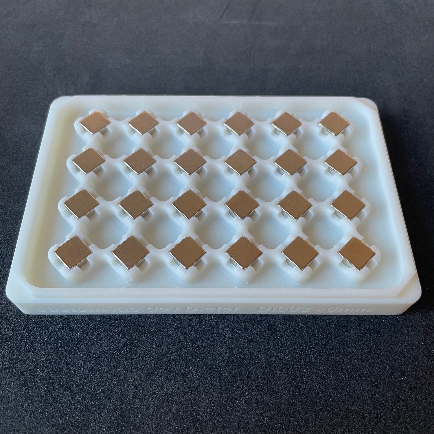 Magnetic Rack for 96 Deepwell and Microwell Plates – The Custom-Lab ...