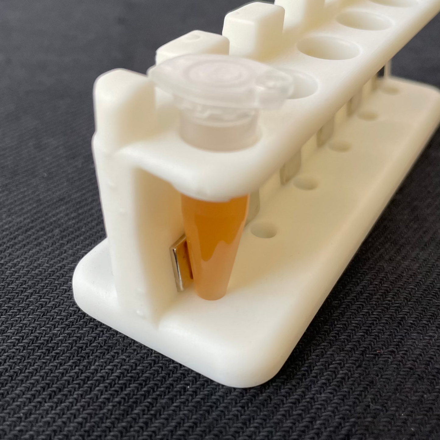 Custom Magnetic separation rack for 1.5 ml tubes – The Custom-Lab Institute