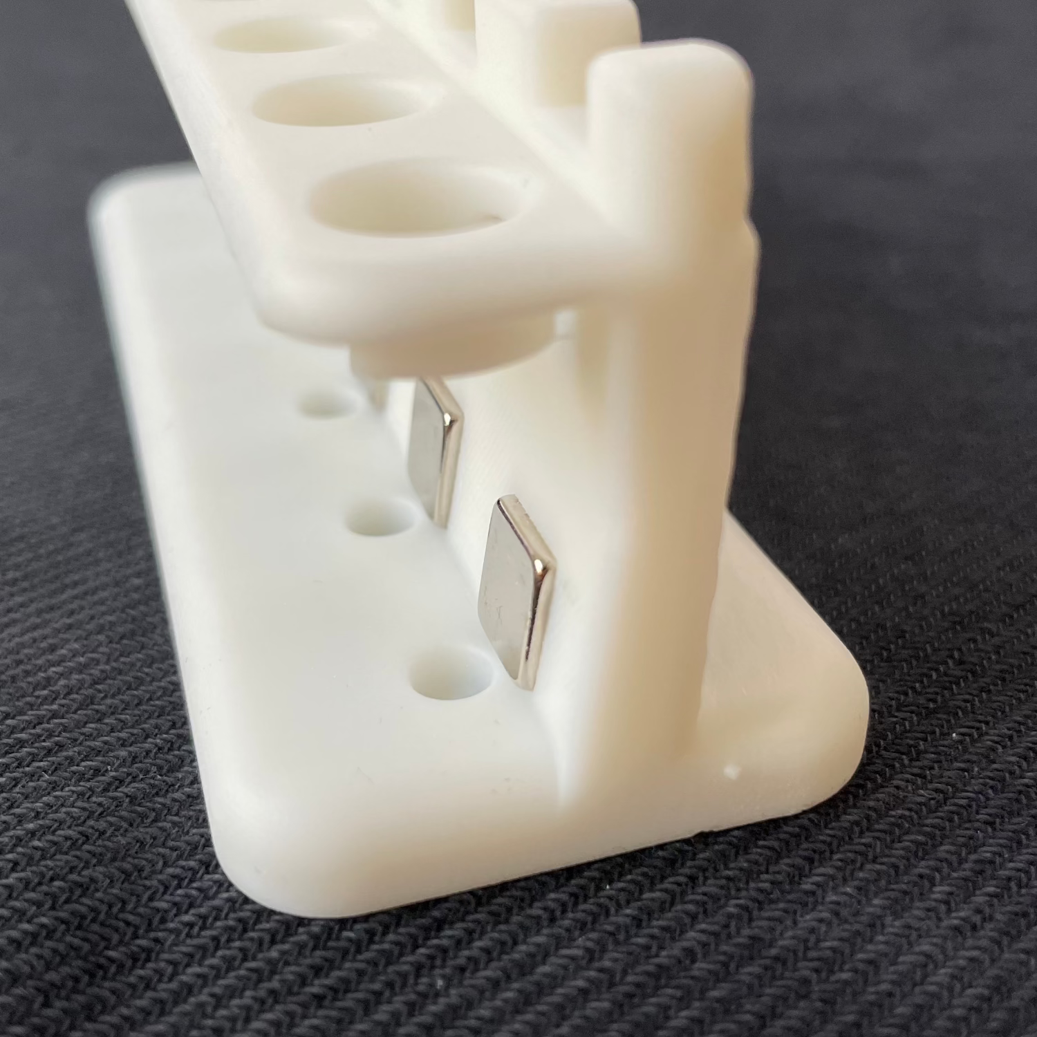 Custom Magnetic separation rack for 1.5 ml tubes – The Custom-Lab Institute